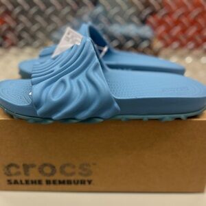 CROCS Blue Sandals Modern Minimalist Design (Men’s Size 9)